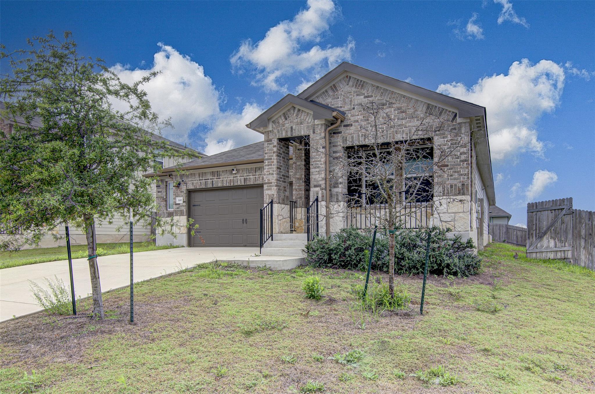 300 Bear Oak St Property Photo 3