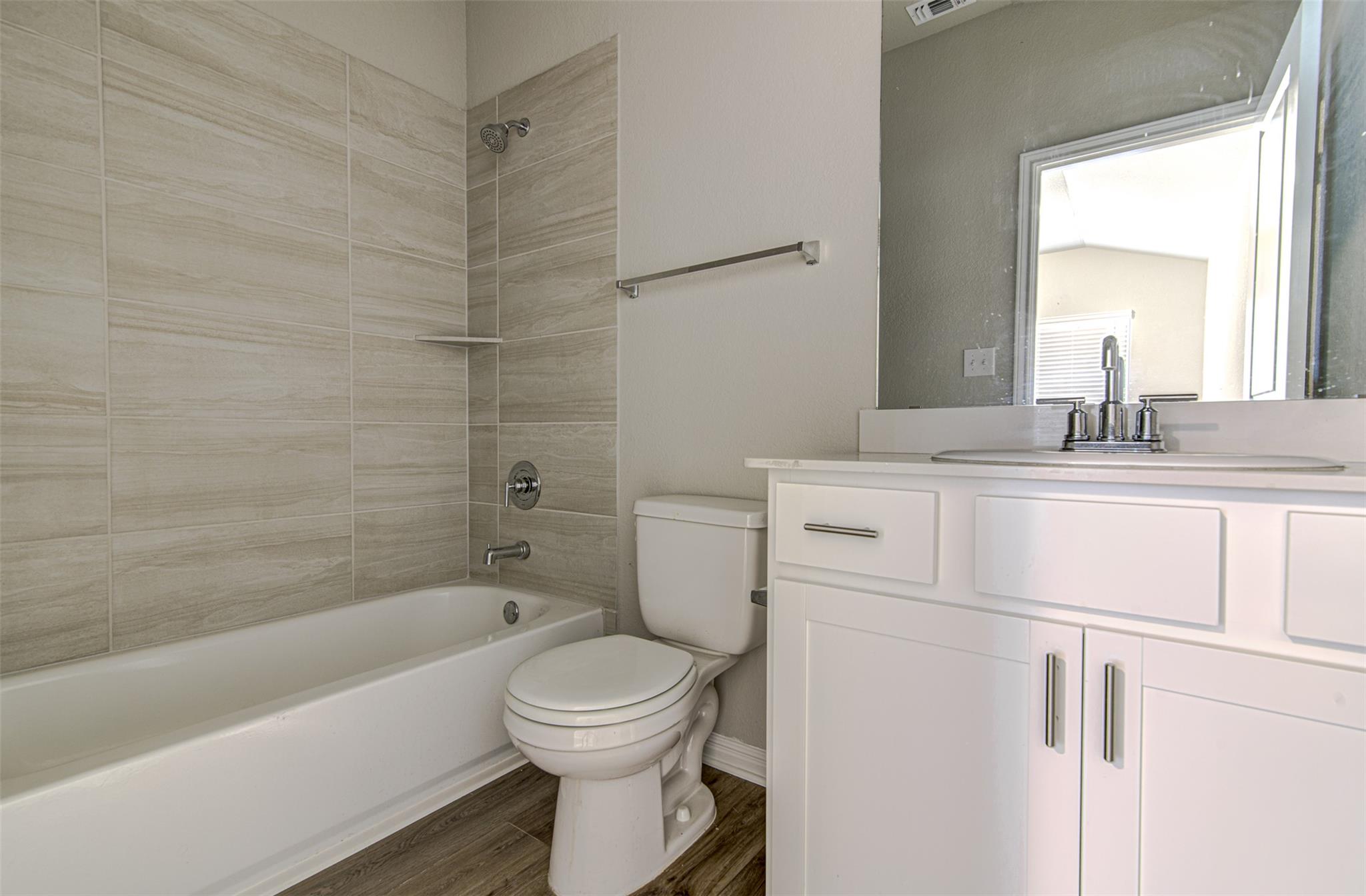300 Bear Oak St Property Photo 5