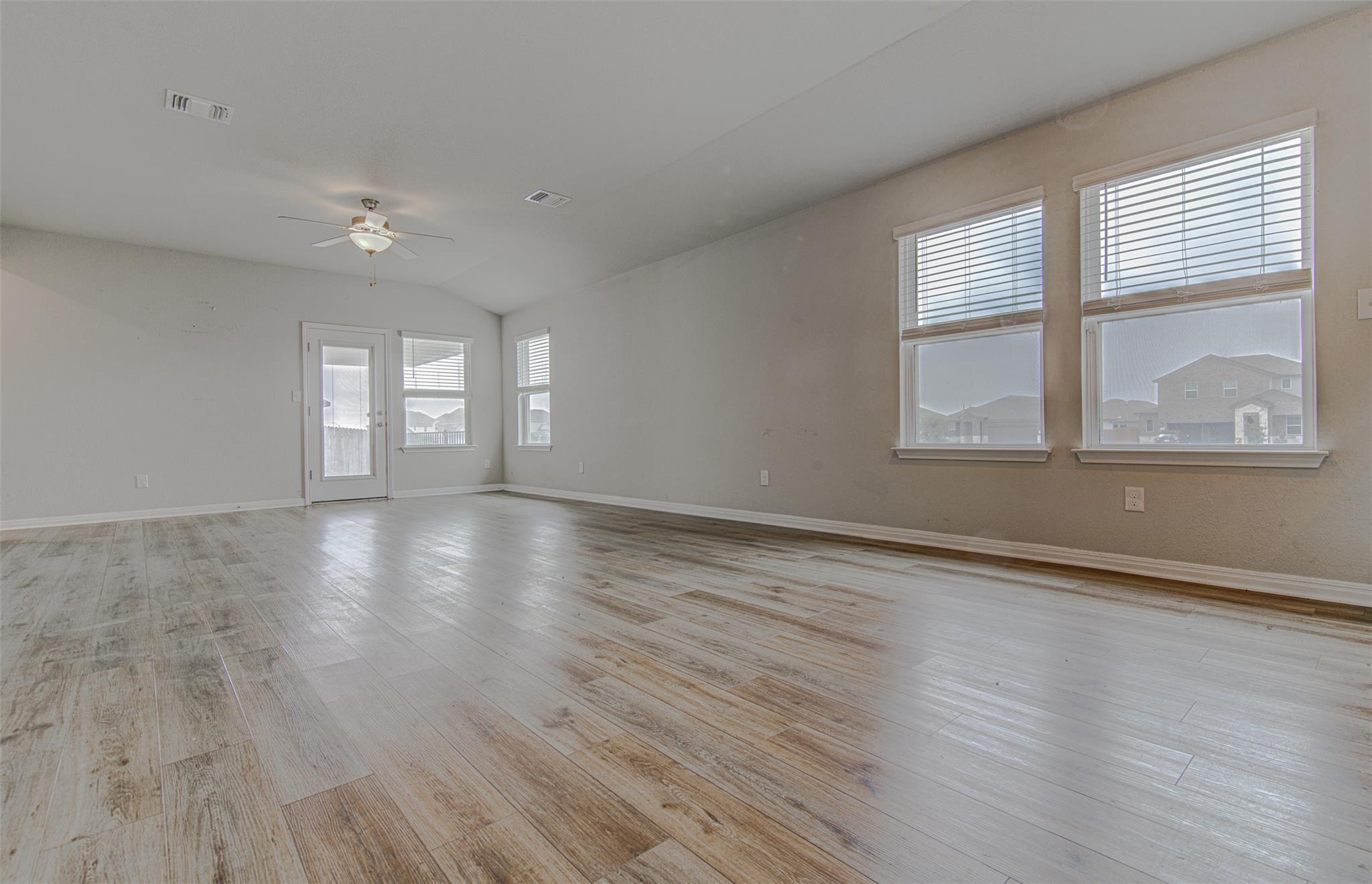 300 Bear Oak St Property Photo 9