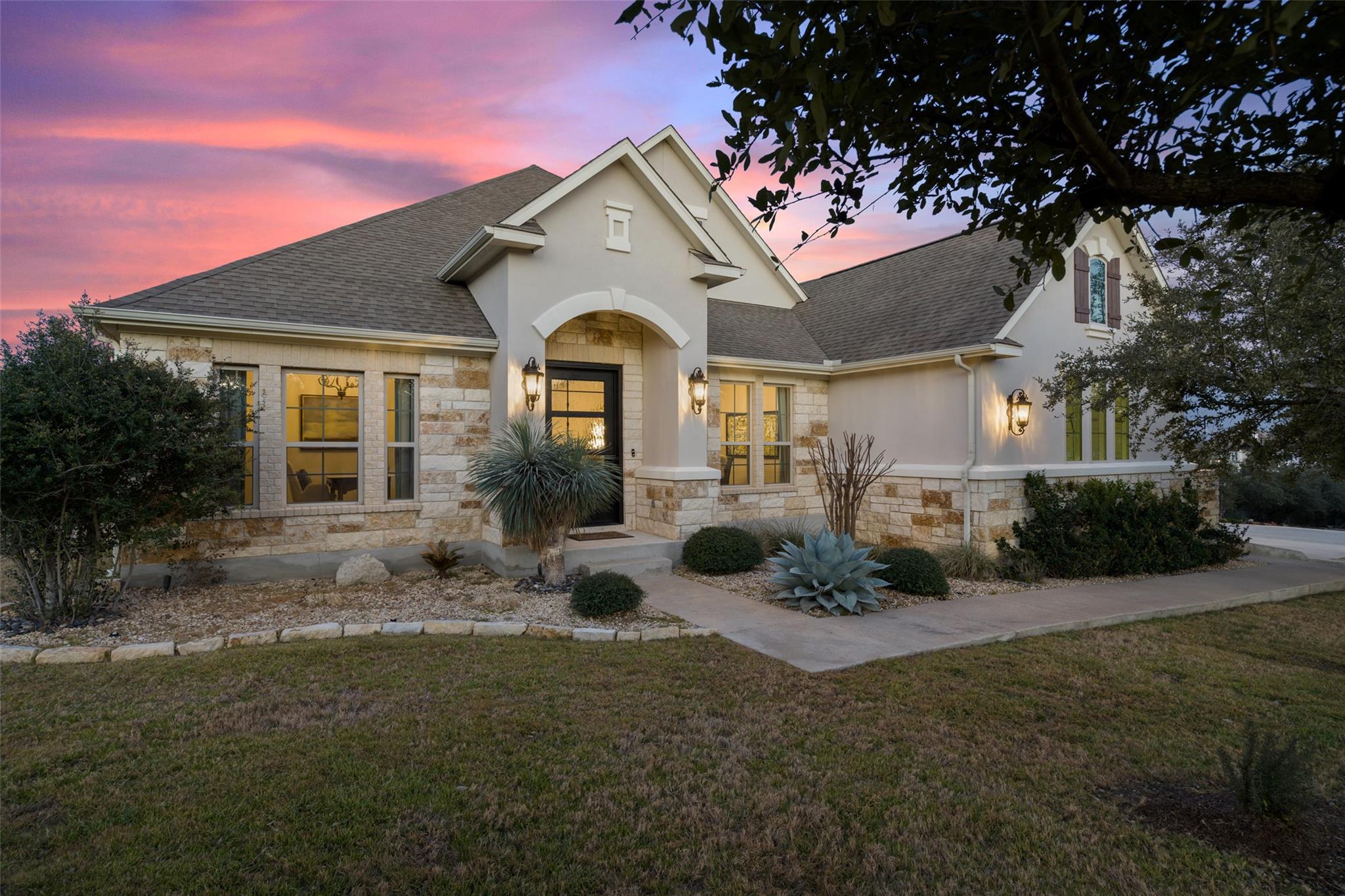 9525 Stratus Dr Property Photo