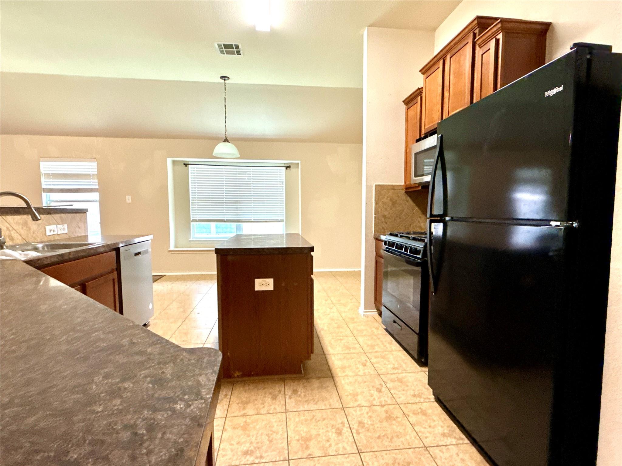 1213 Rainbow Parke Dr Property Photo 4