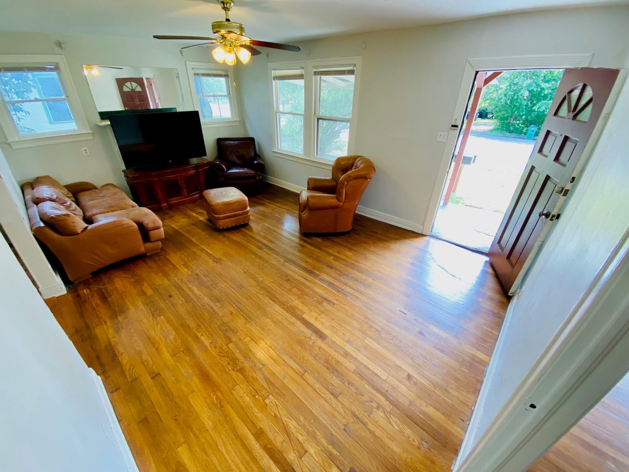 4902 Caswell Ave #a Property Photo 7