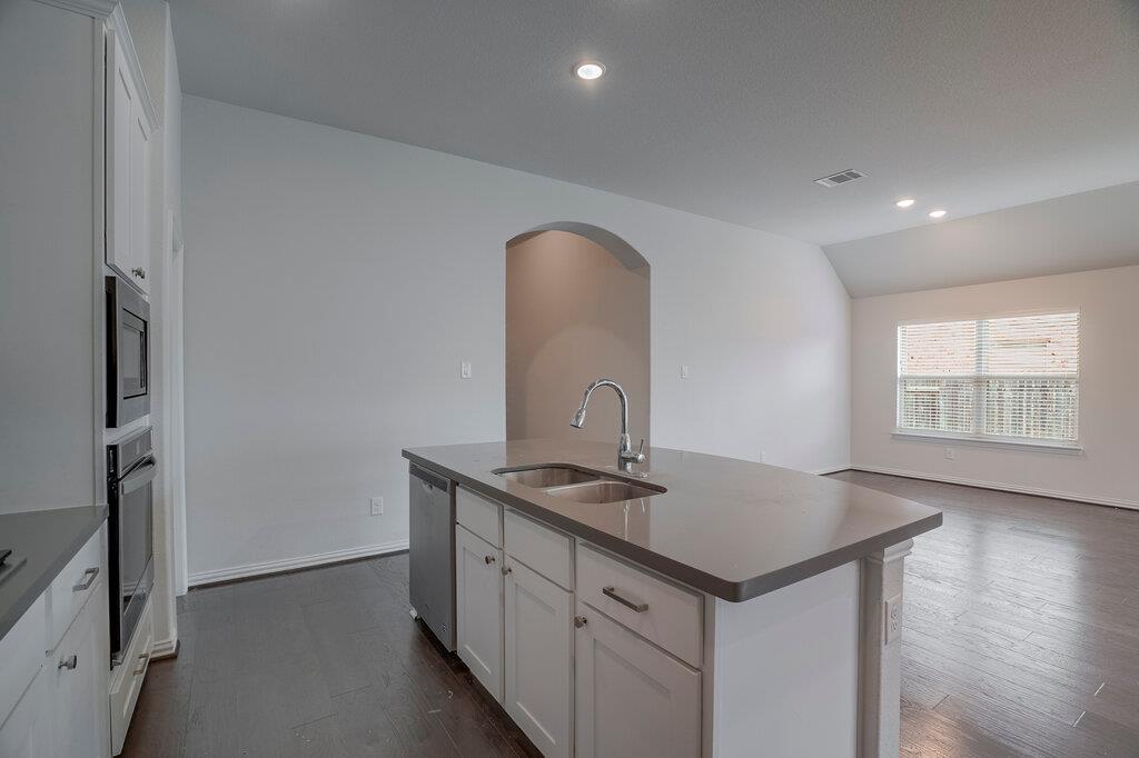 19412 Camlann Pl Property Photo 4