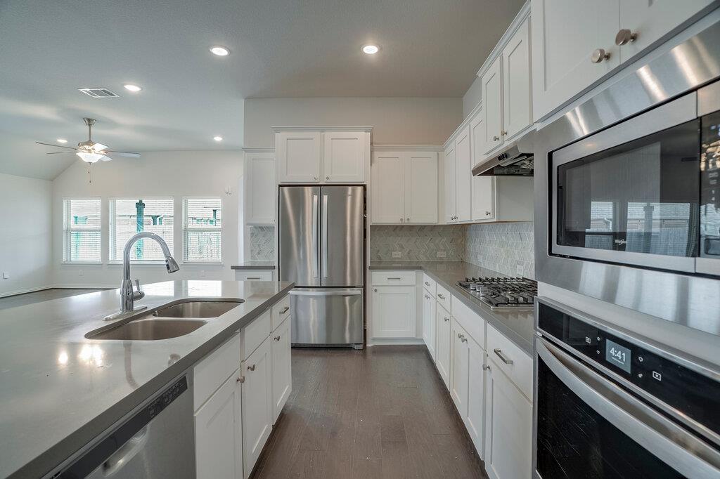 19412 Camlann Pl Property Photo 6