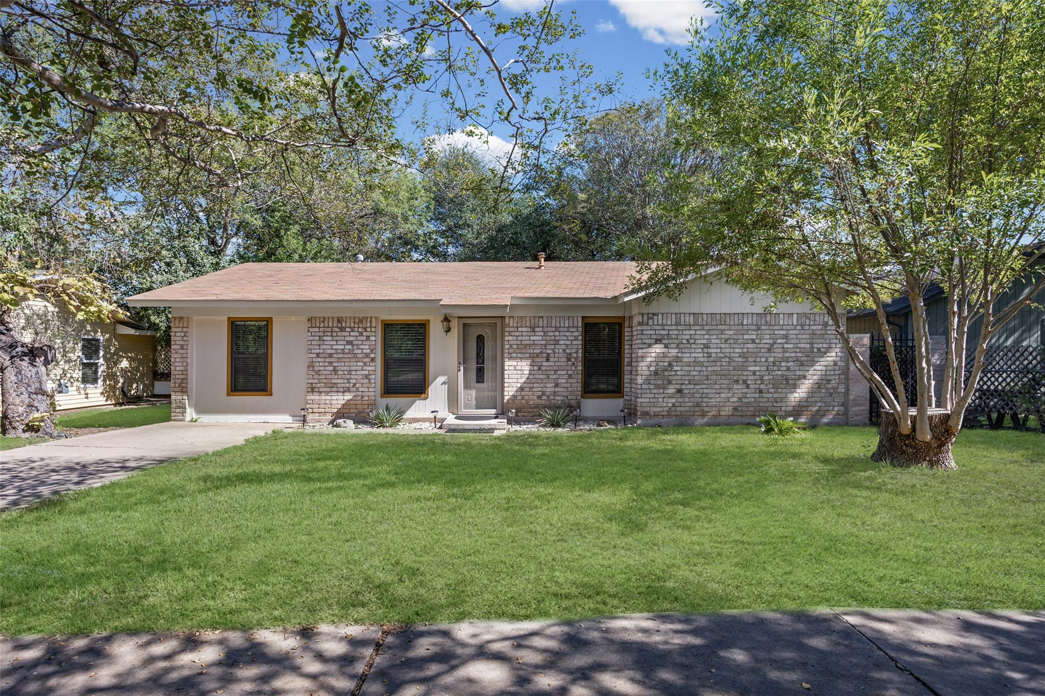 1102 Sahara Ave Property Photo 1