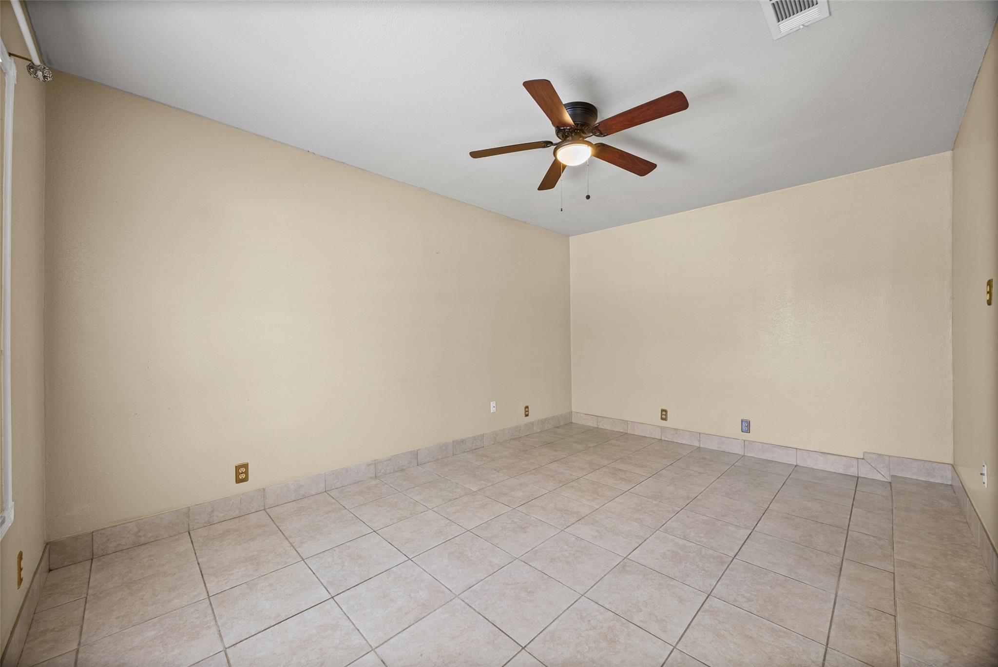1102 Sahara Ave Property Photo 12