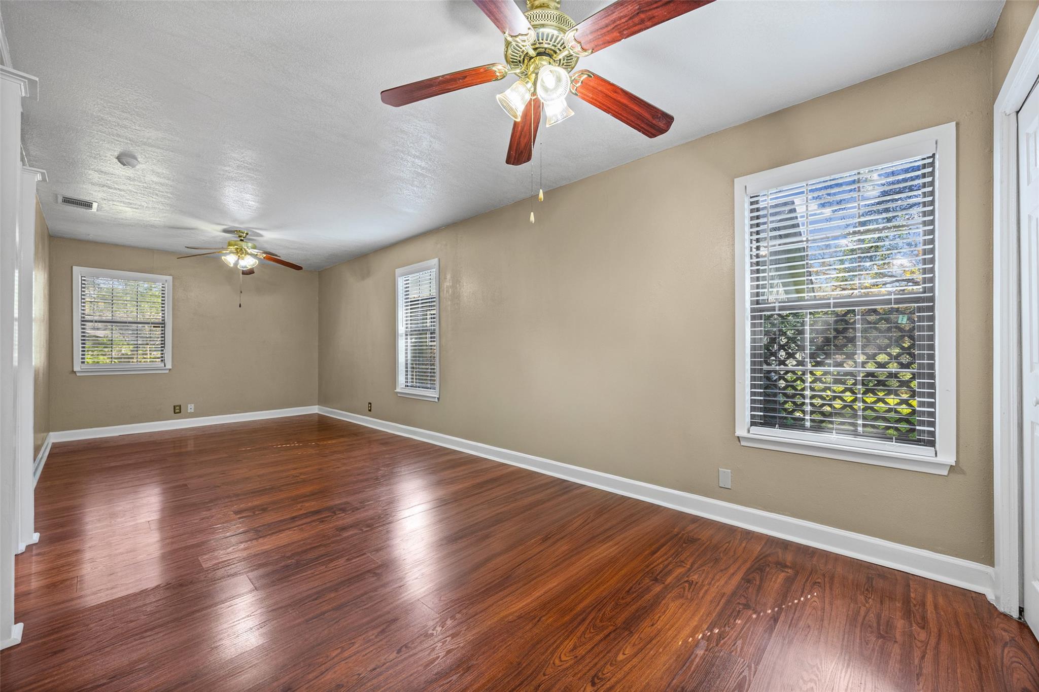 1102 Sahara Ave Property Photo 17