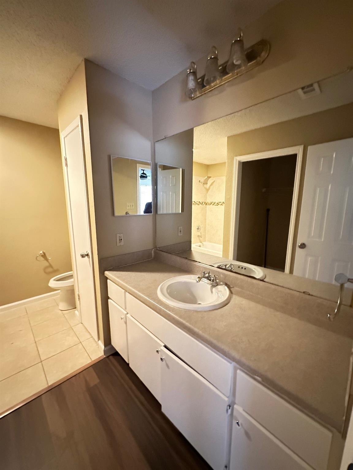 4300 Duval Rd #b Property Photo 12