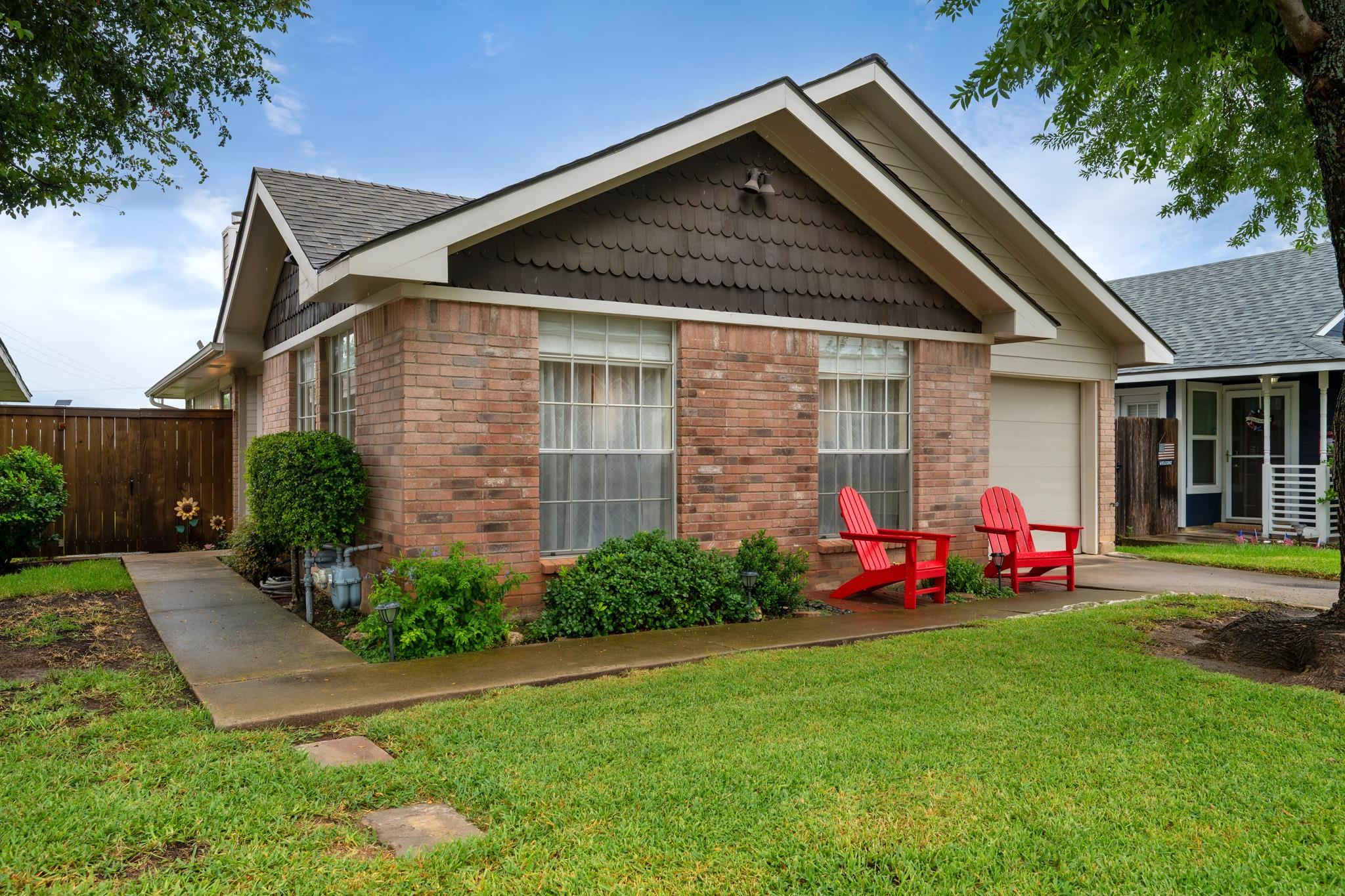 16931 Whitebrush Loop Property Photo 1