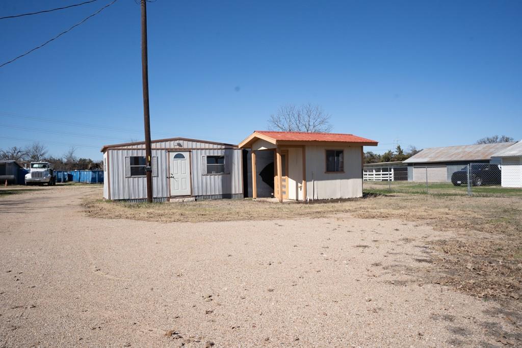 5906 N Fm 973 Rd Property Photo 8