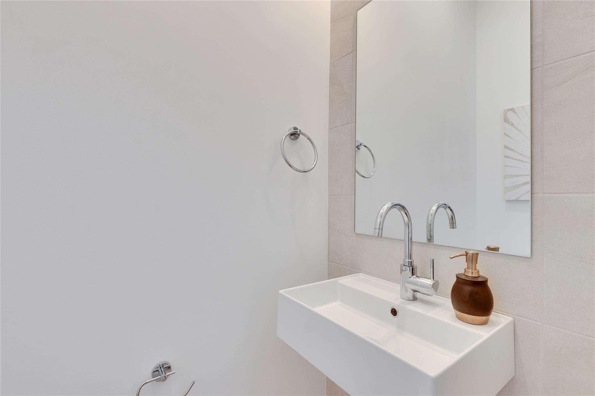 1118 W 7th St #2b Property Photo 14