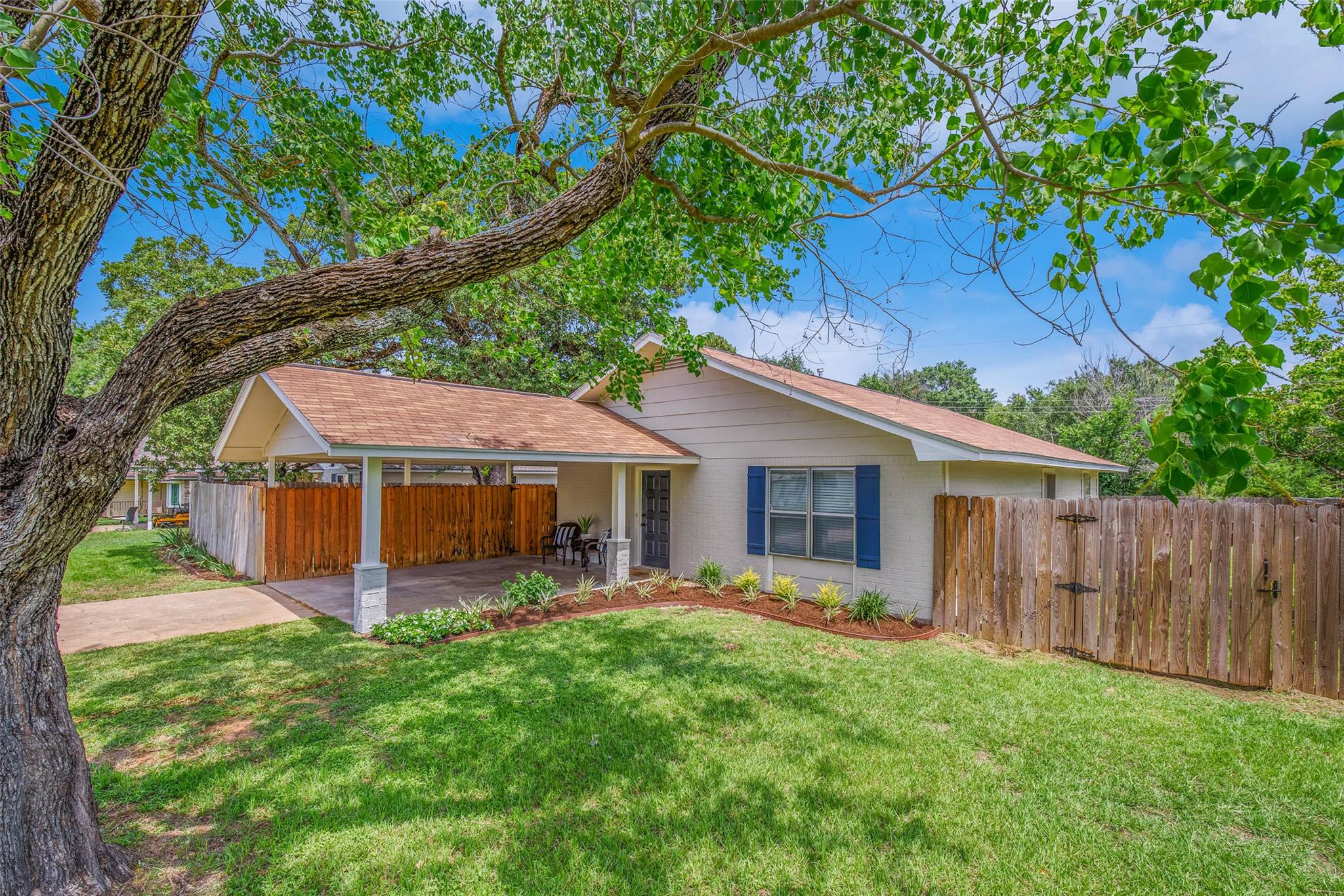 2501 Hardwood Dr Property Photo 1