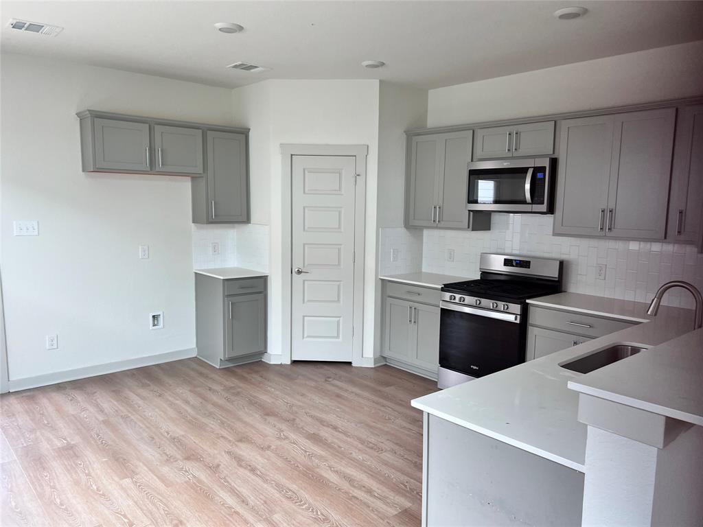 112 New Hampton Way Property Photo 3