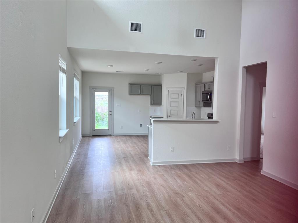 112 New Hampton Way Property Photo 4