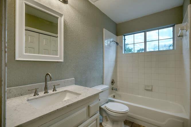 5917 Charles Schreiner Trl Property Photo 12
