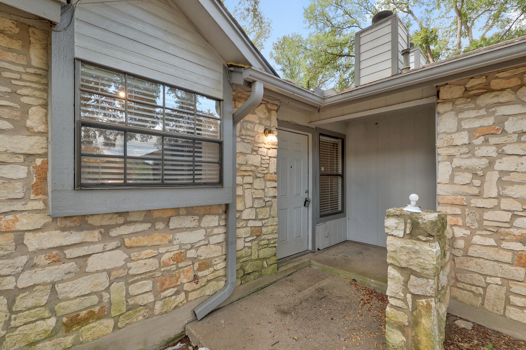 12202 Dundee Dr #a Property Photo 3