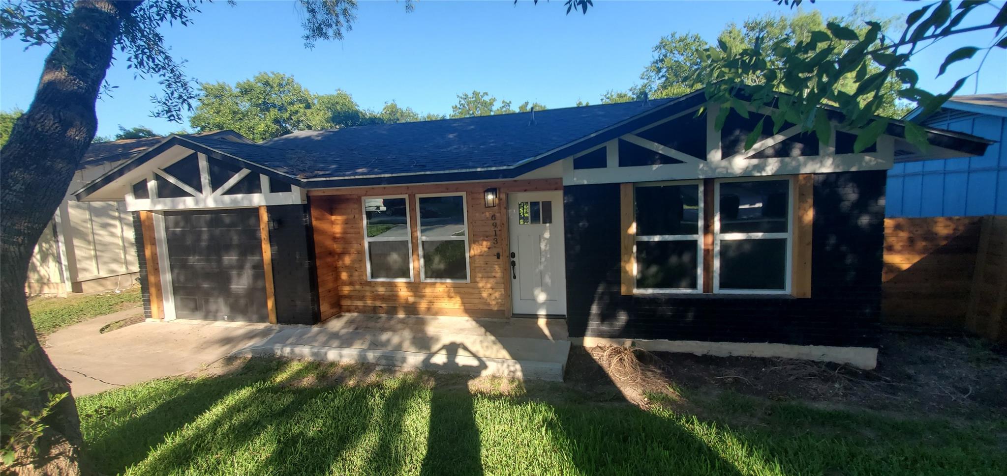 6913 Shannon Dr Property Photo 1