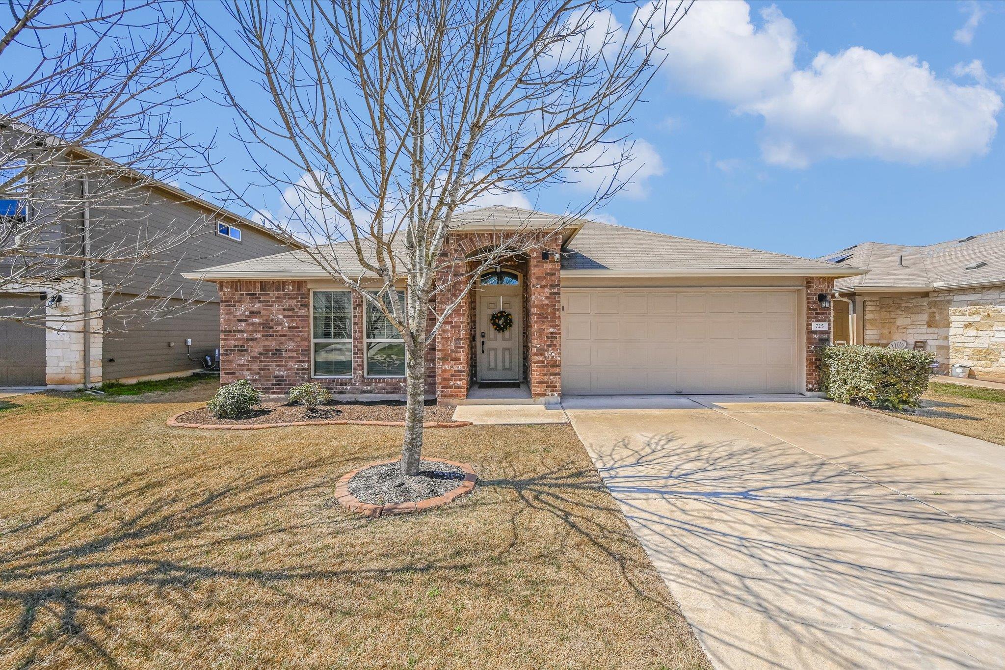 725 Pinnacle Dr Property Photo