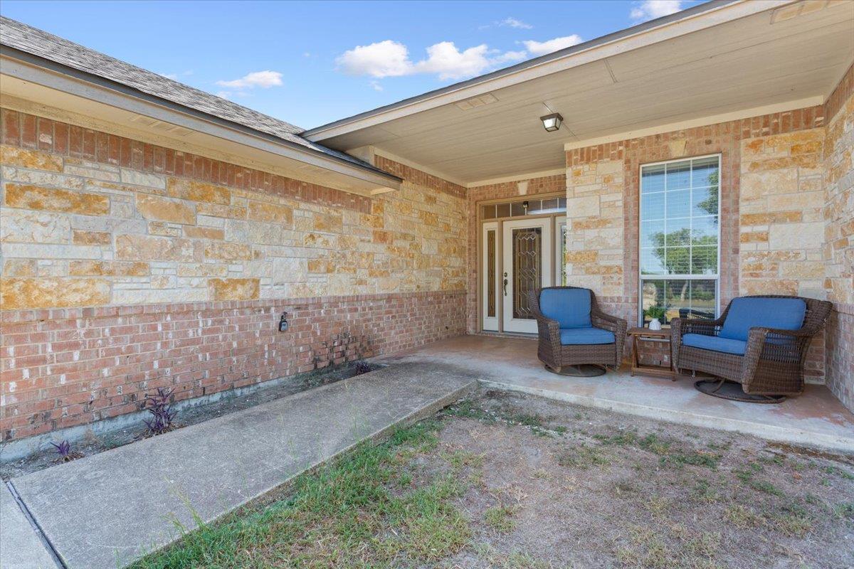 5890 Denmans Loop Property Photo 4