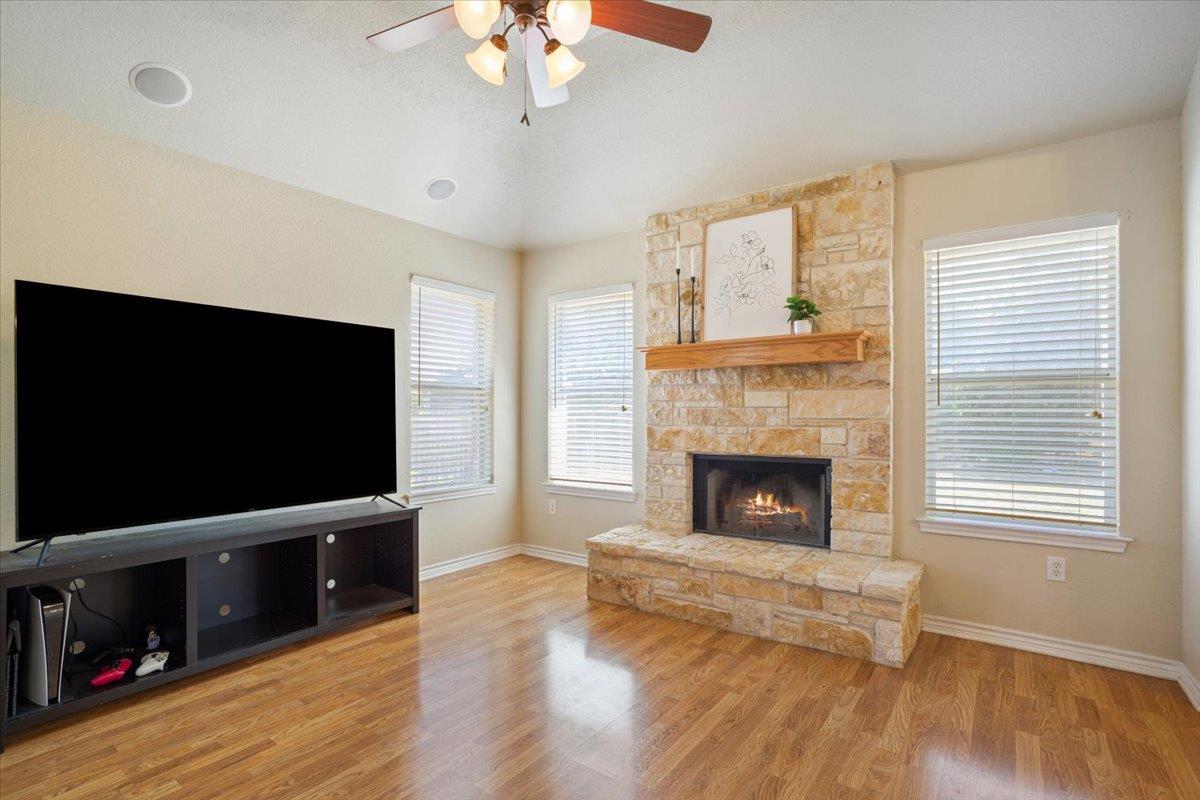 5890 Denmans Loop Property Photo 7