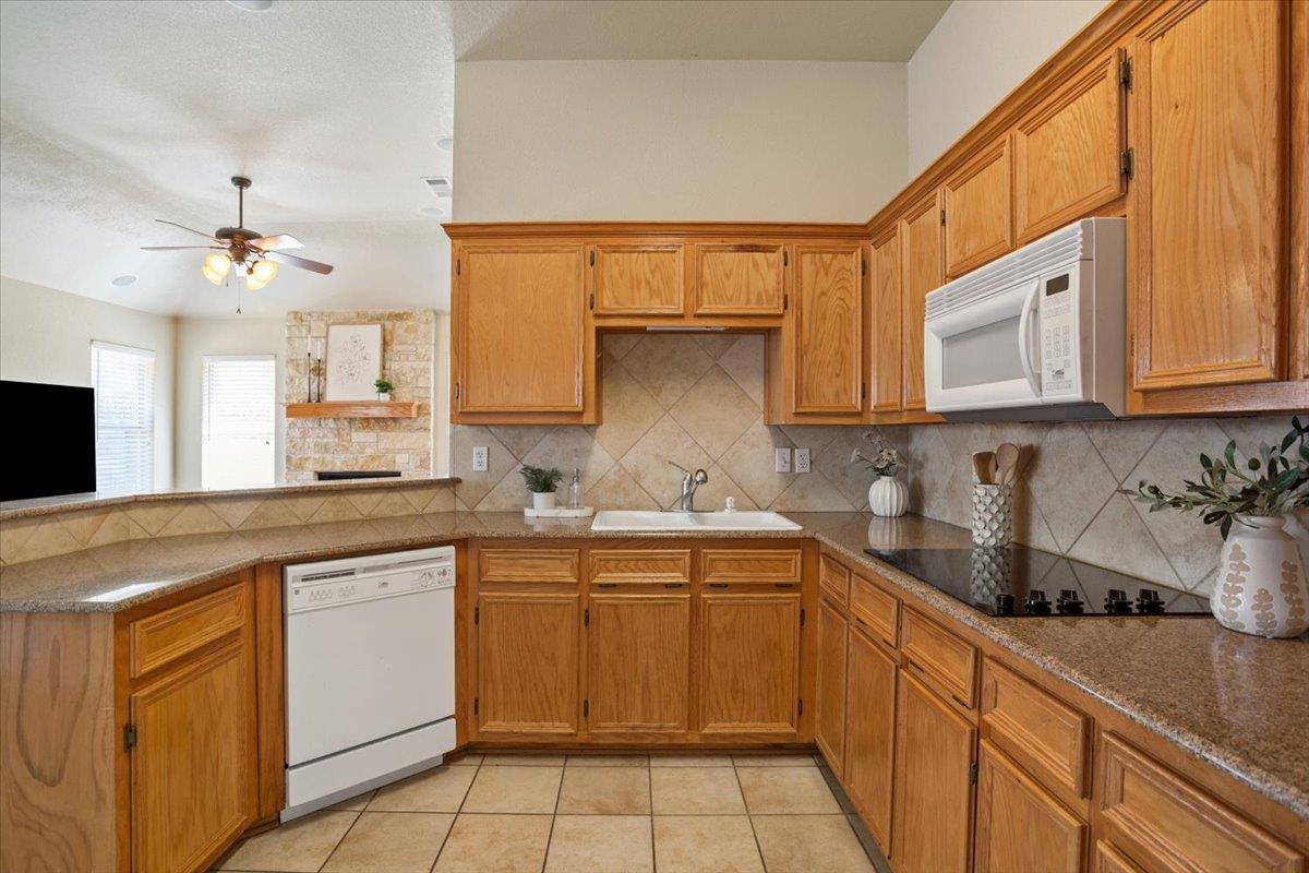 5890 Denmans Loop Property Photo 9