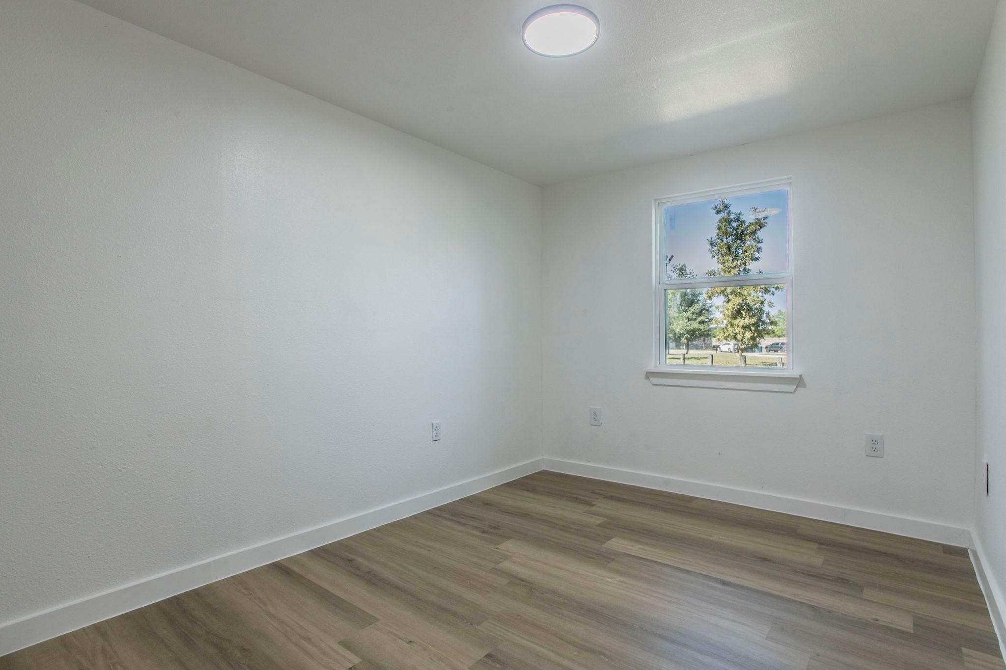 2215 N Elmendorf St #c Property Photo 9