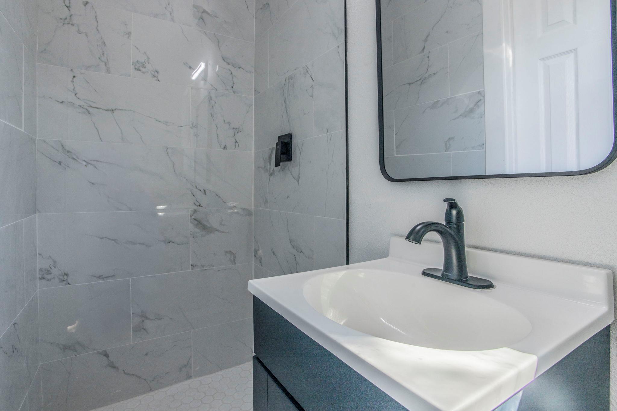 2215 N Elmendorf St #c Property Photo 11