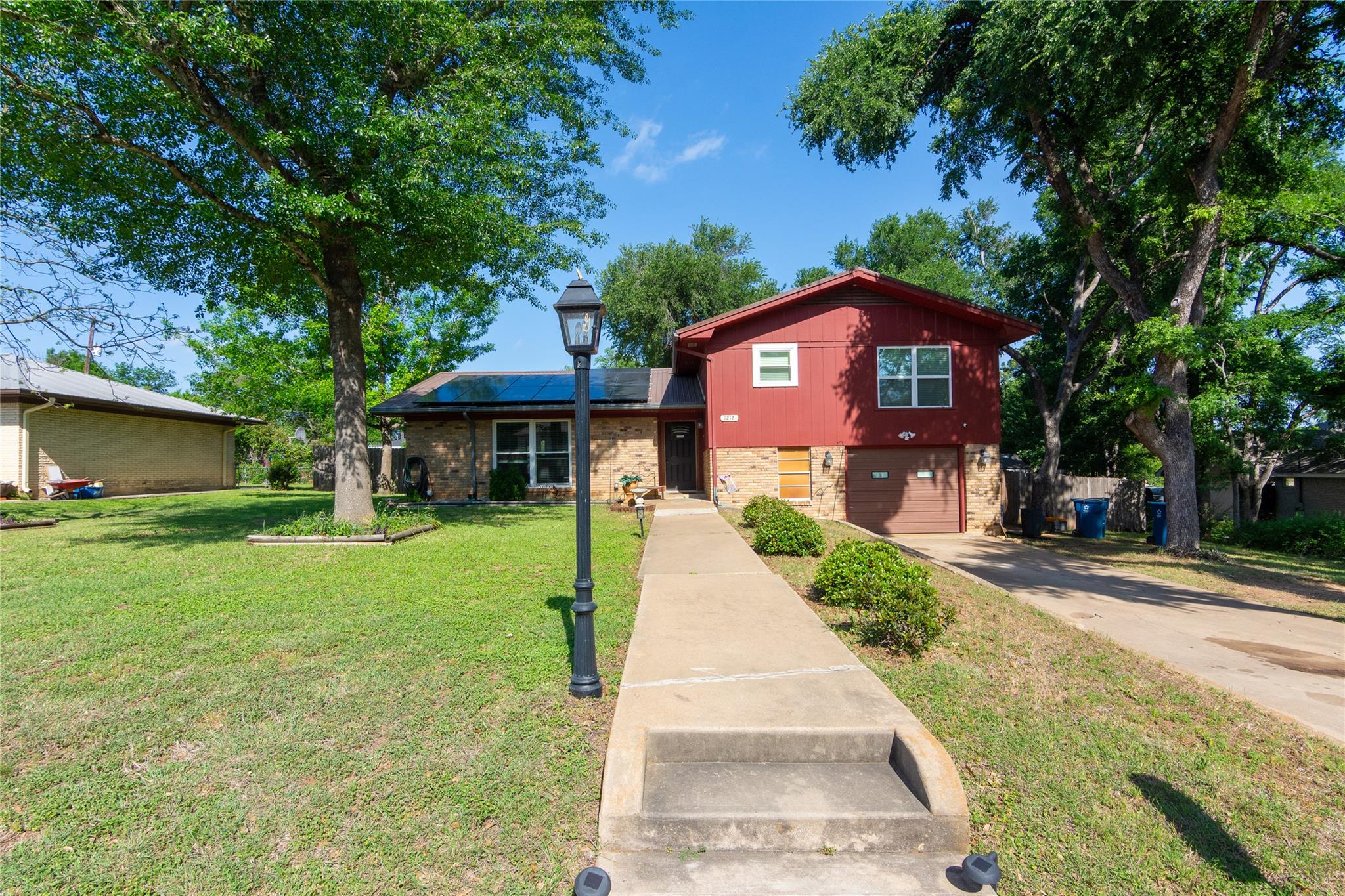 1212 Lake Terrace Dr Property Photo