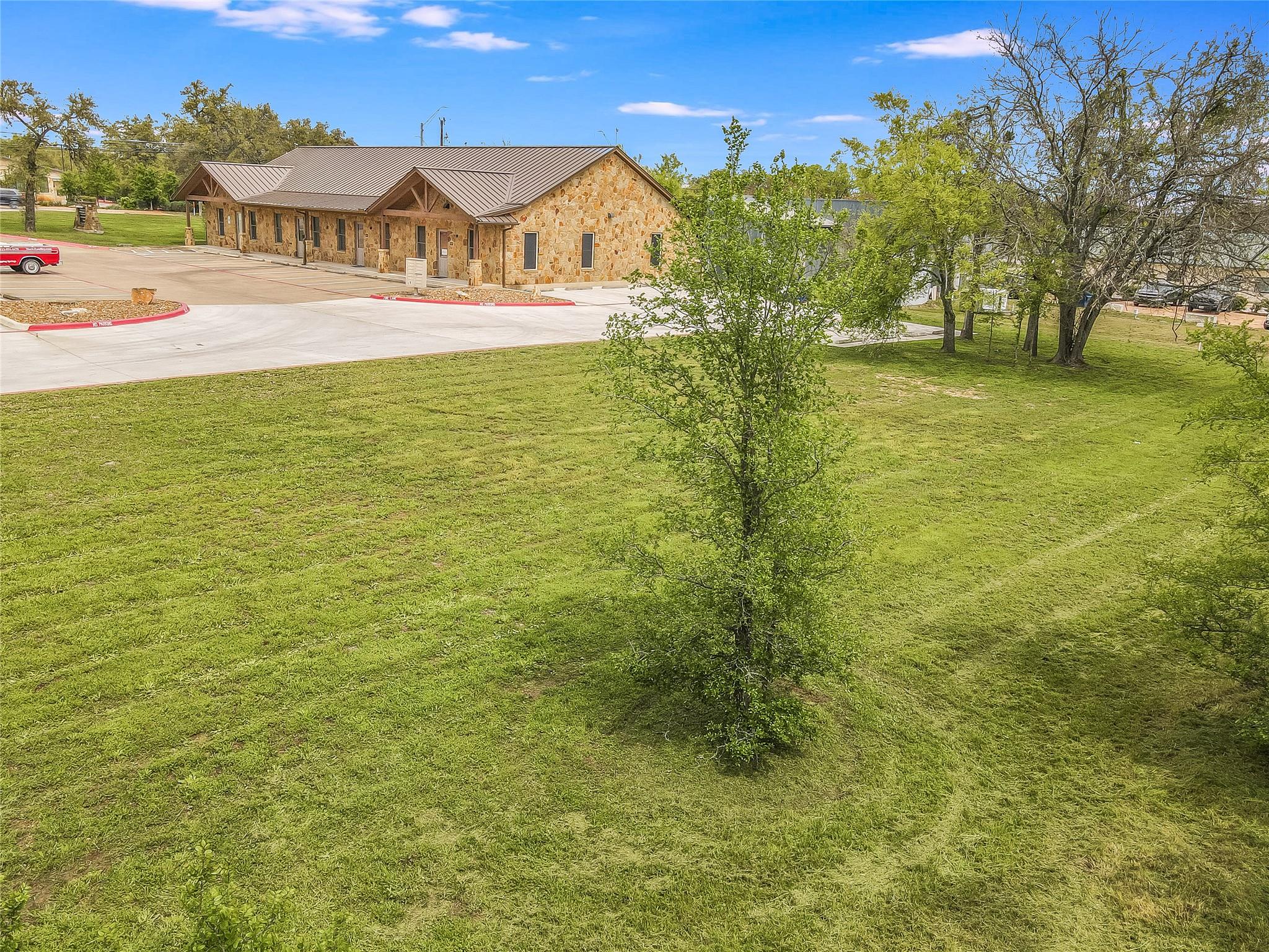 701 W Us 290 Hwy Property Photo 17