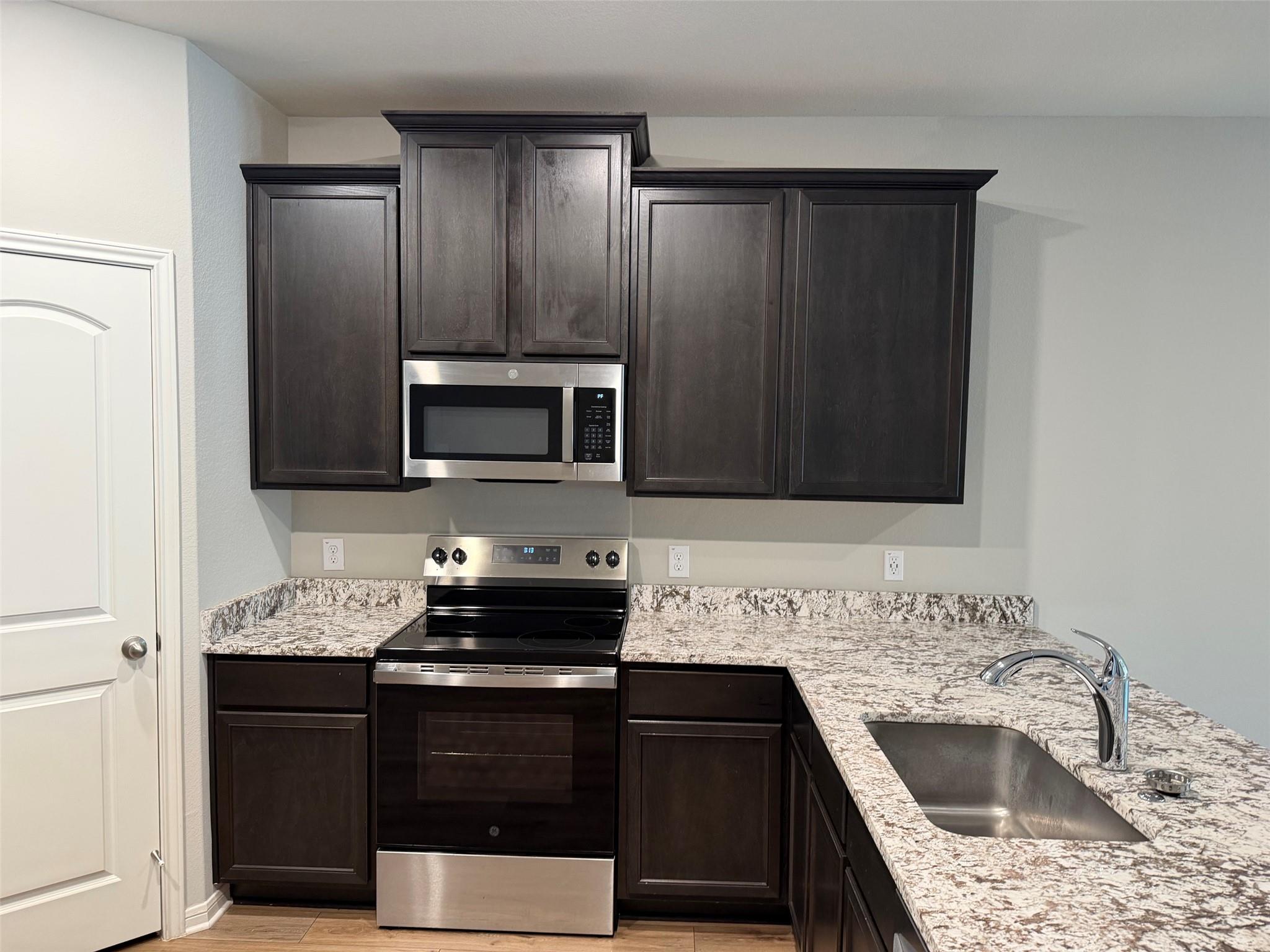 105 Declaration Ln Property Photo 8