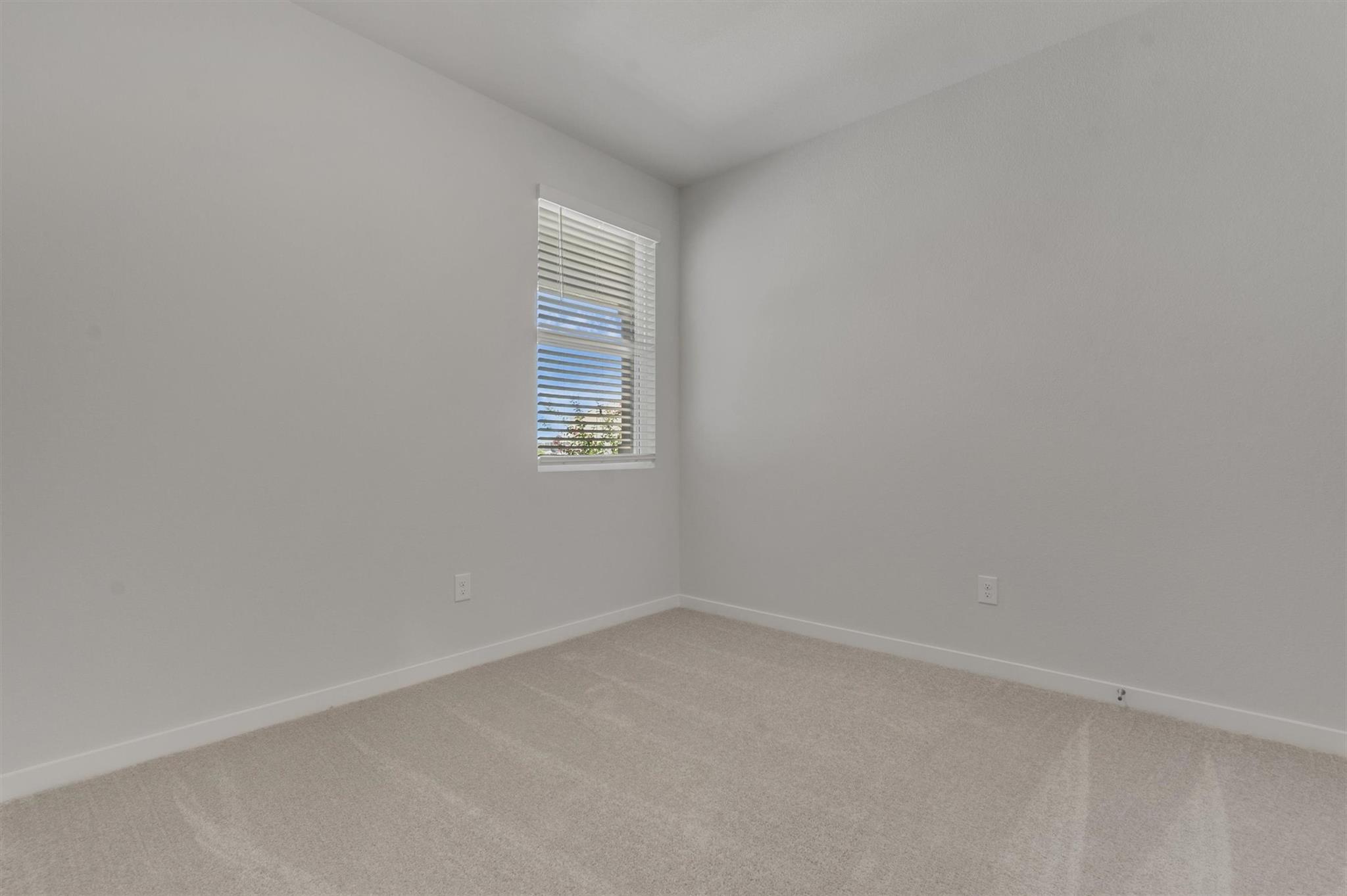 130 Hornet St Property Photo 4