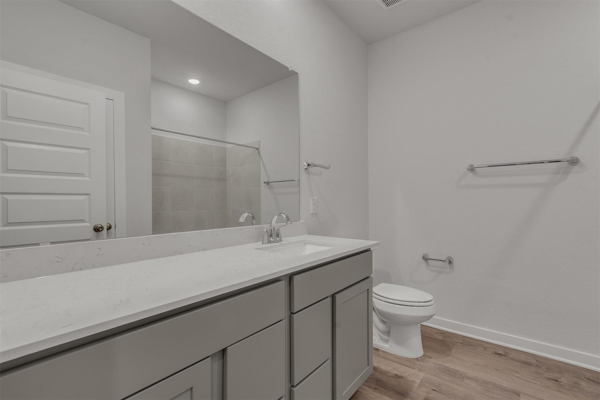 130 Hornet St Property Photo 5