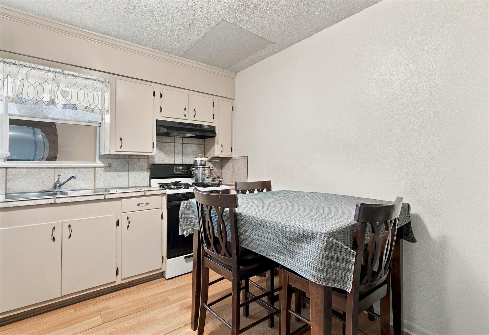3402 Charles St #a And B Property Photo 16