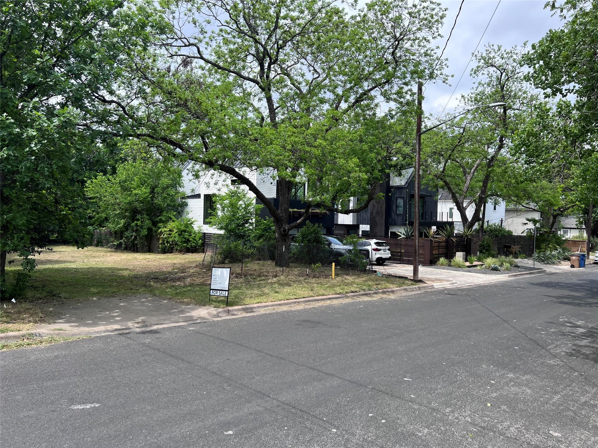 1608 Newton St Property Photo 4