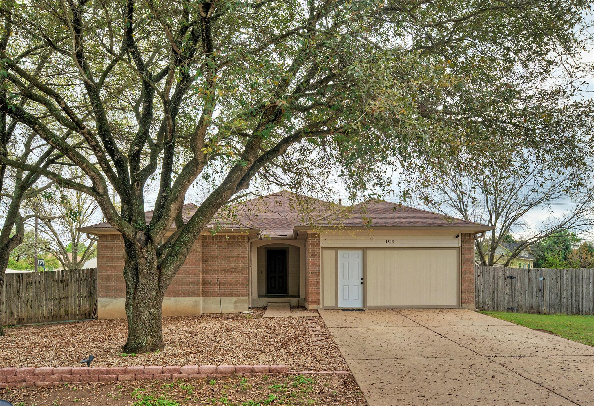 1313 Crete Ln Property Photo