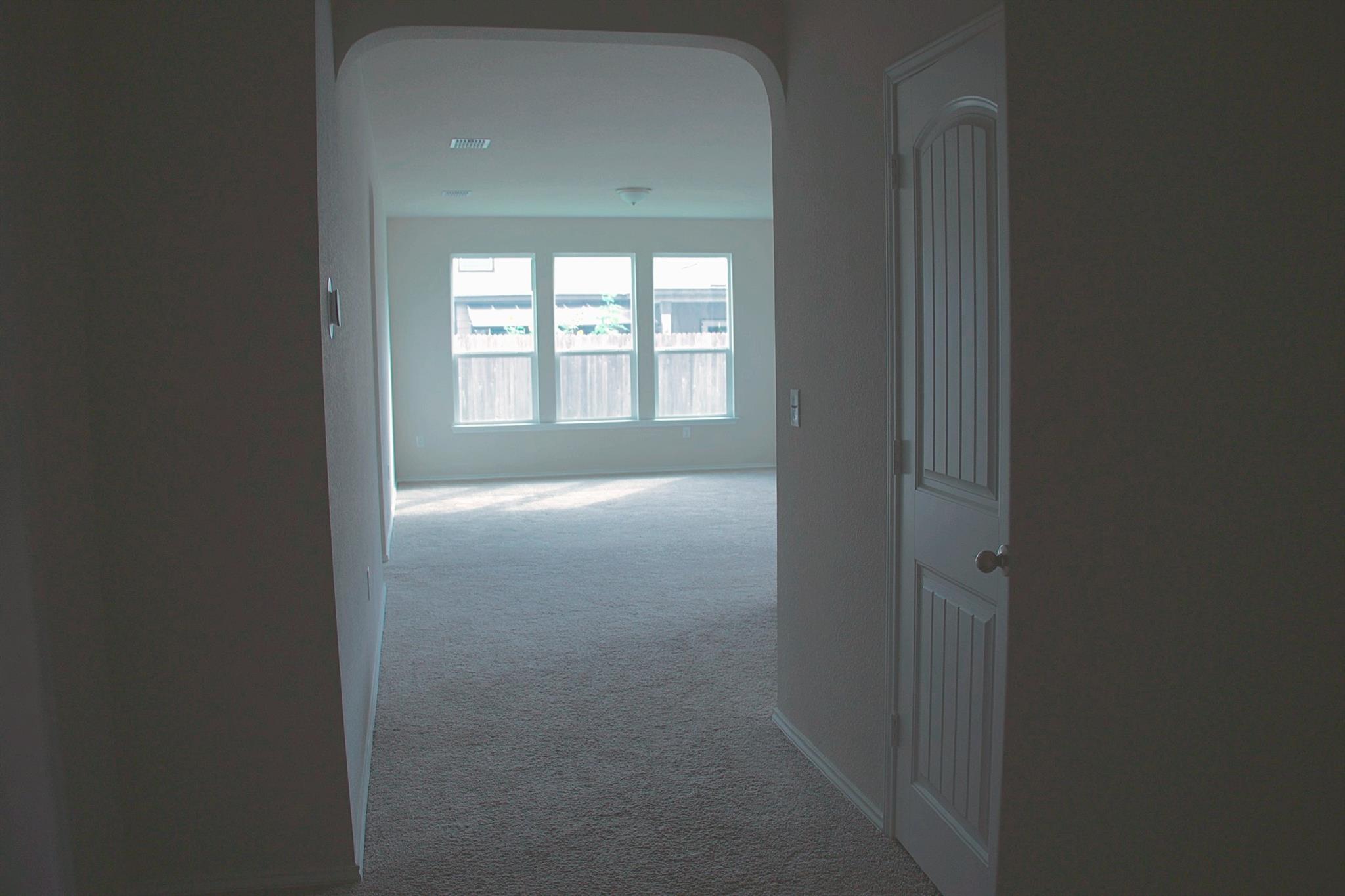211 Pitkin Dr Property Photo 2