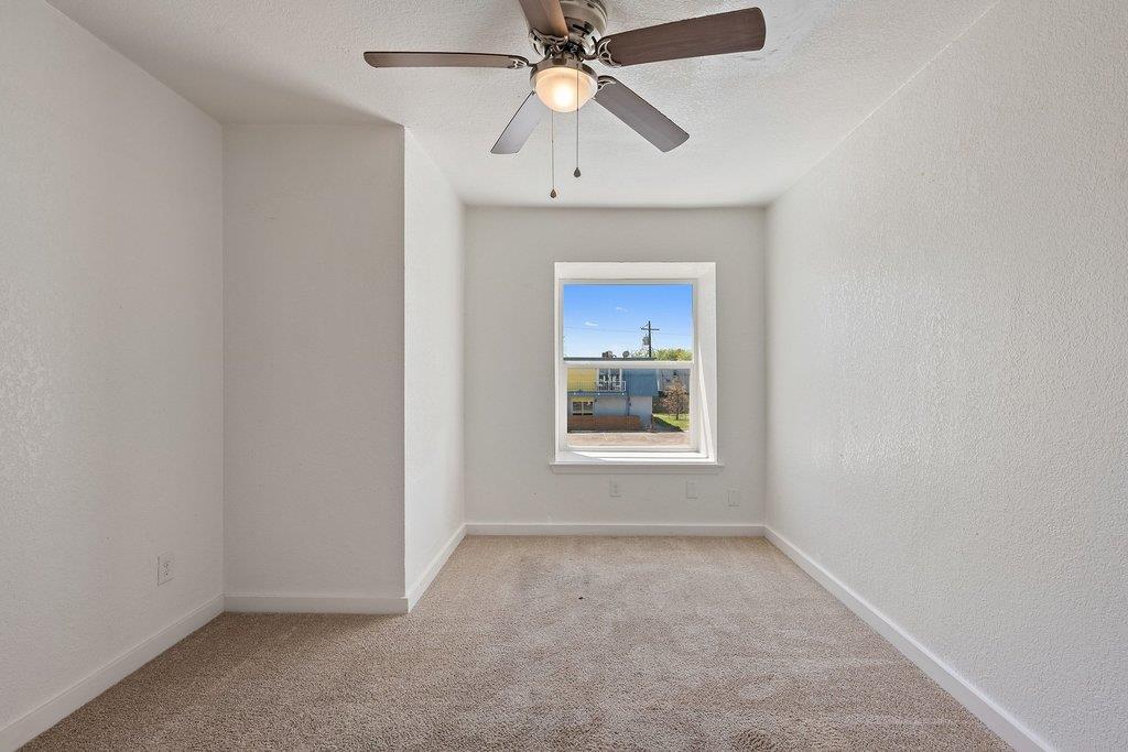 300 E Croslin St #106 Property Photo 18