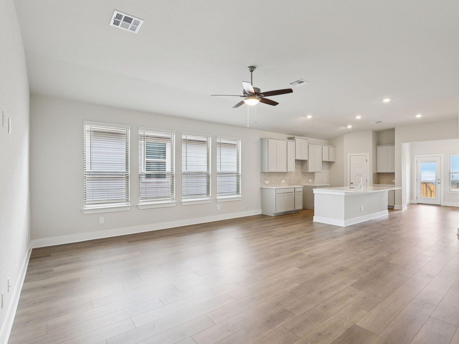 1556 Zion Dr Property Photo 4