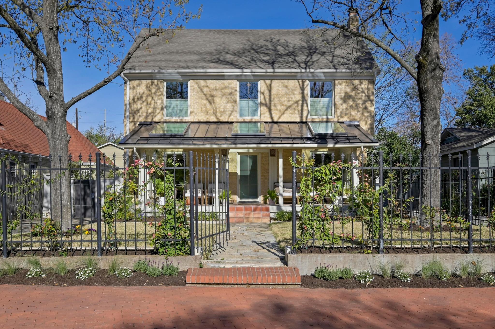 1402 Hartford Rd Property Photo