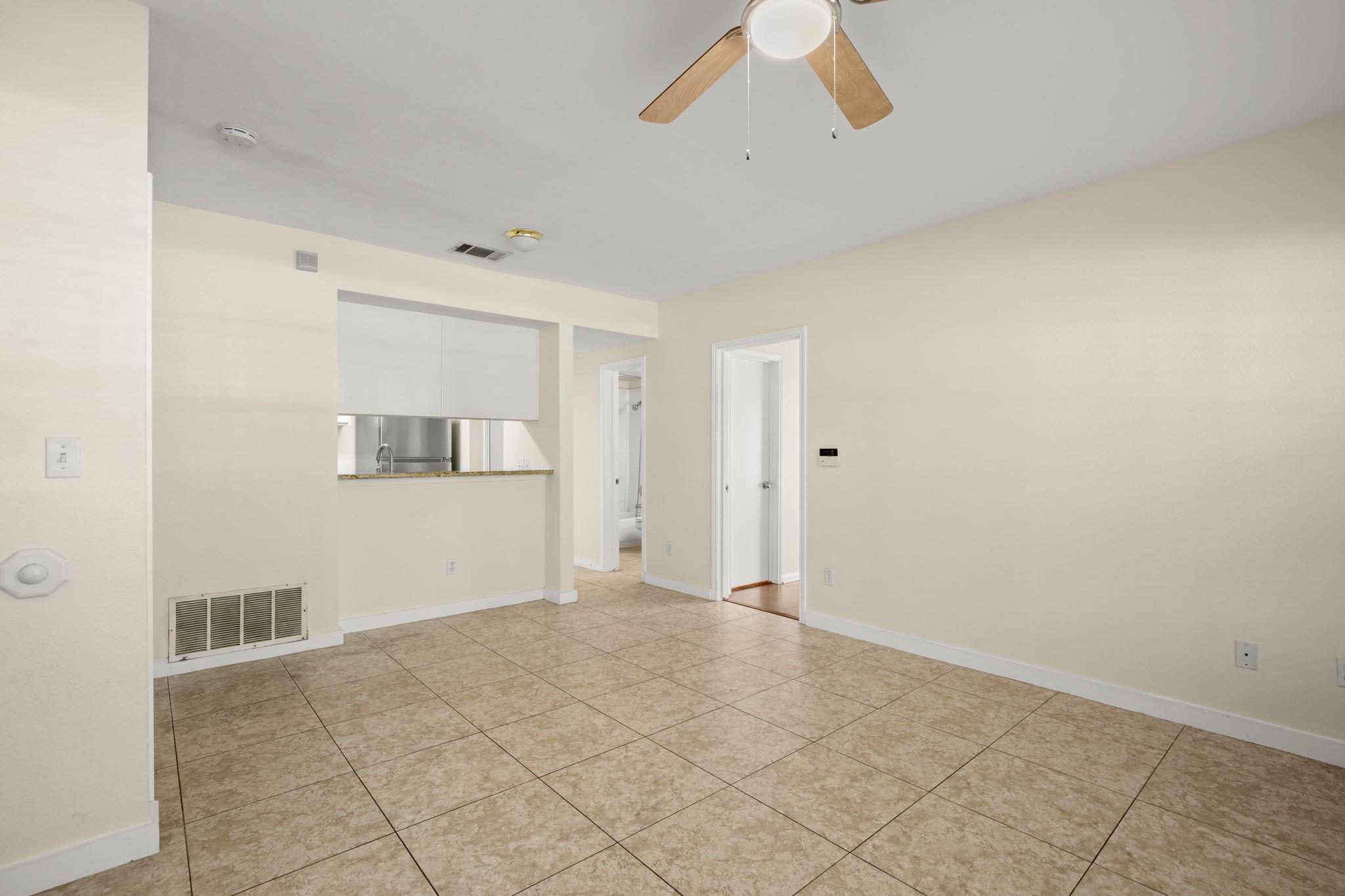712 W 21st St #101 Property Photo 5