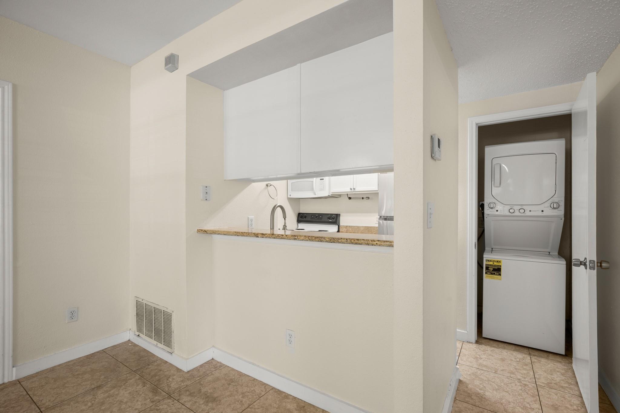 712 W 21st St #101 Property Photo 8