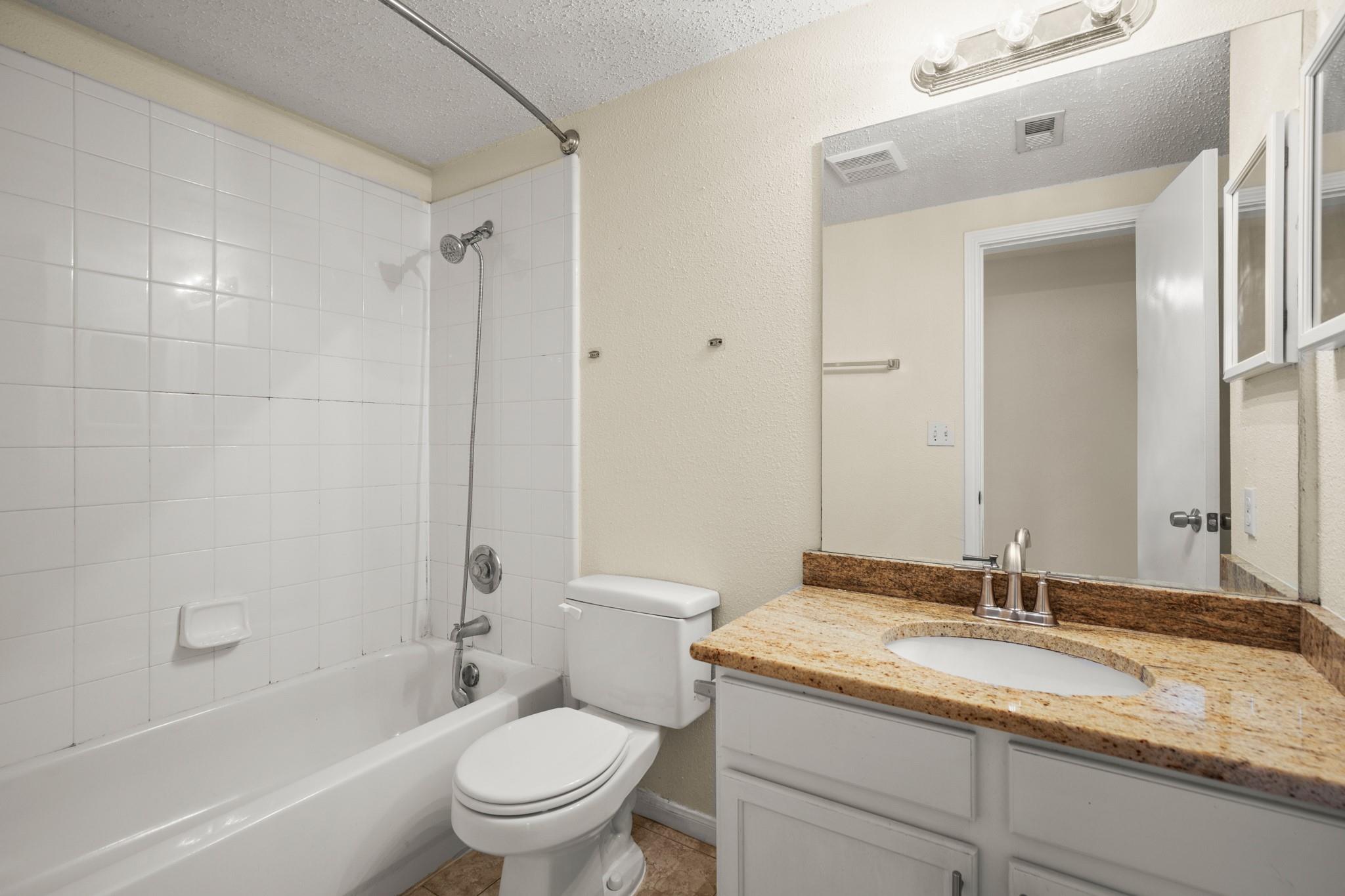 712 W 21st St #101 Property Photo 11