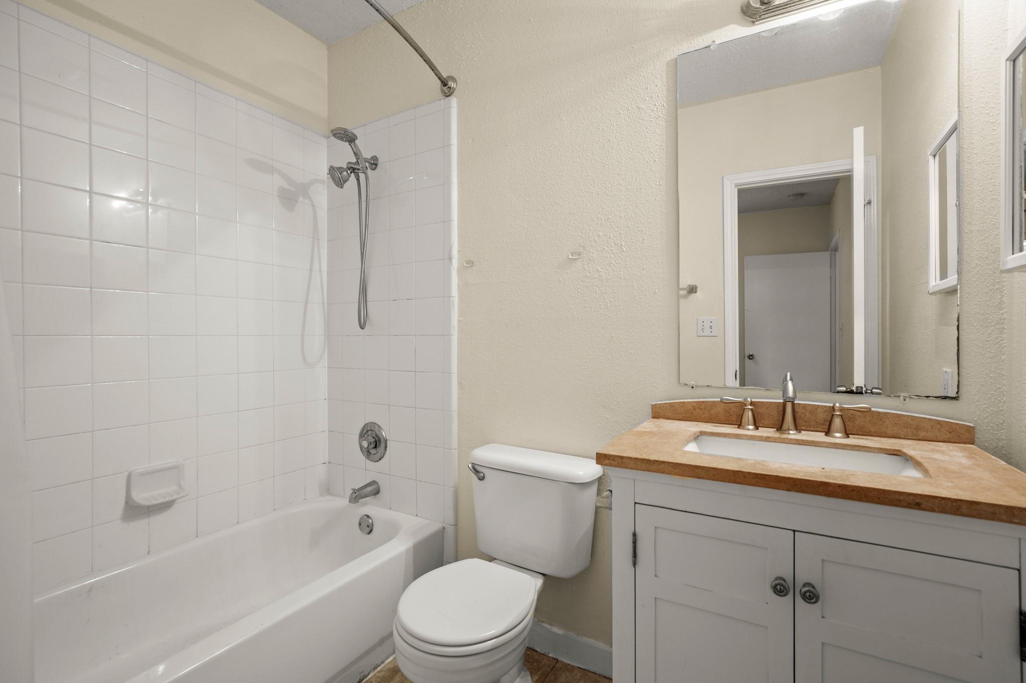 712 W 21st St #101 Property Photo 14