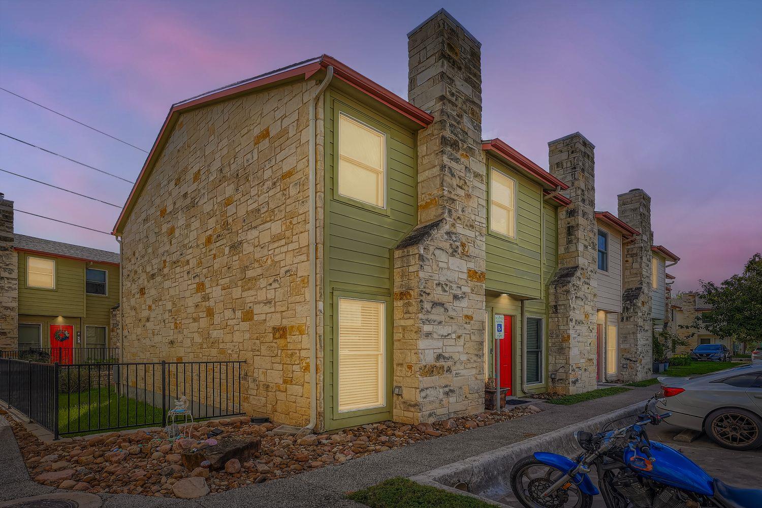 6900 E Riverside Dr #6 Property Photo 1