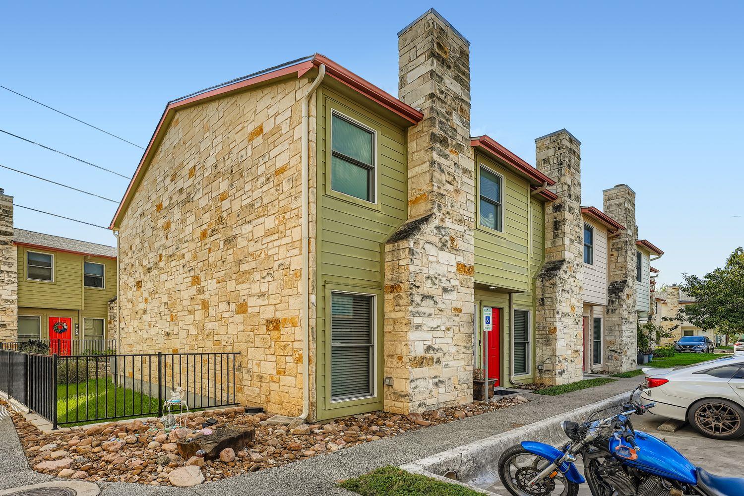 6900 E Riverside Dr #6 Property Photo 2