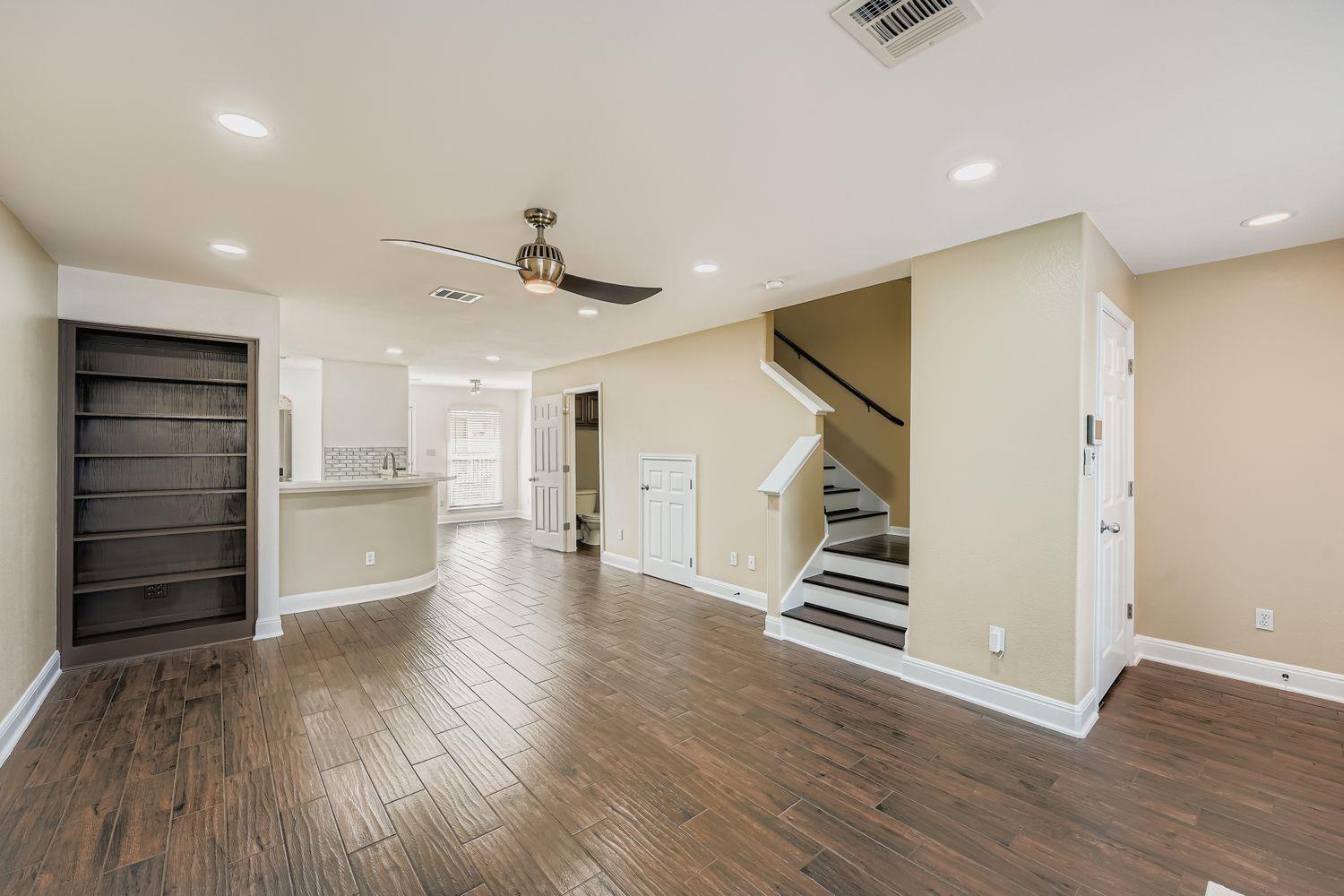 6900 E Riverside Dr #6 Property Photo 4