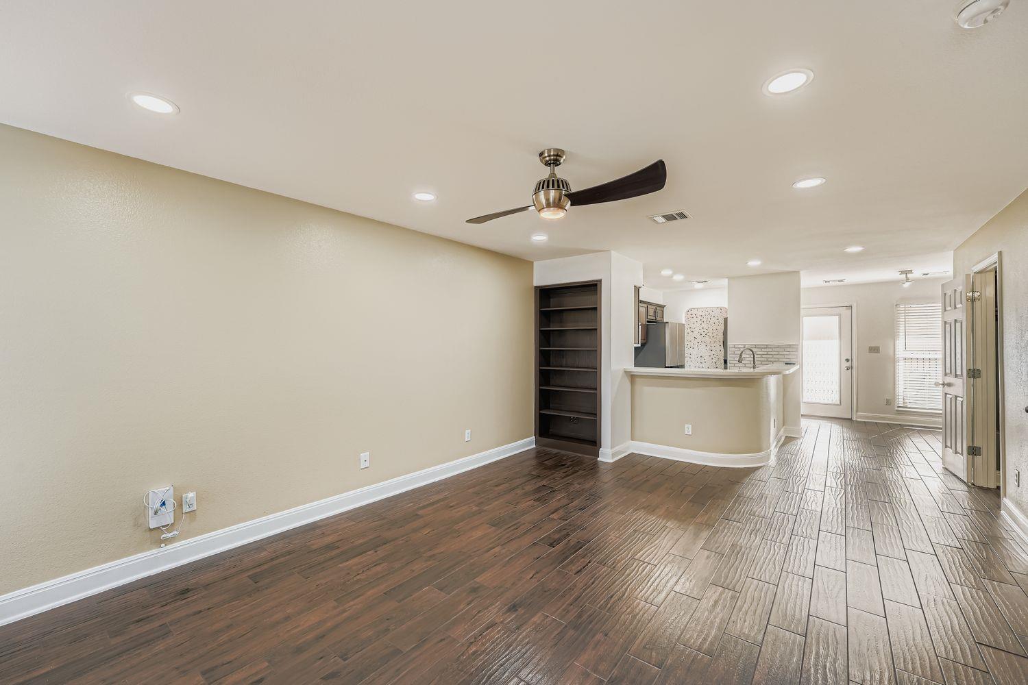 6900 E Riverside Dr #6 Property Photo 5