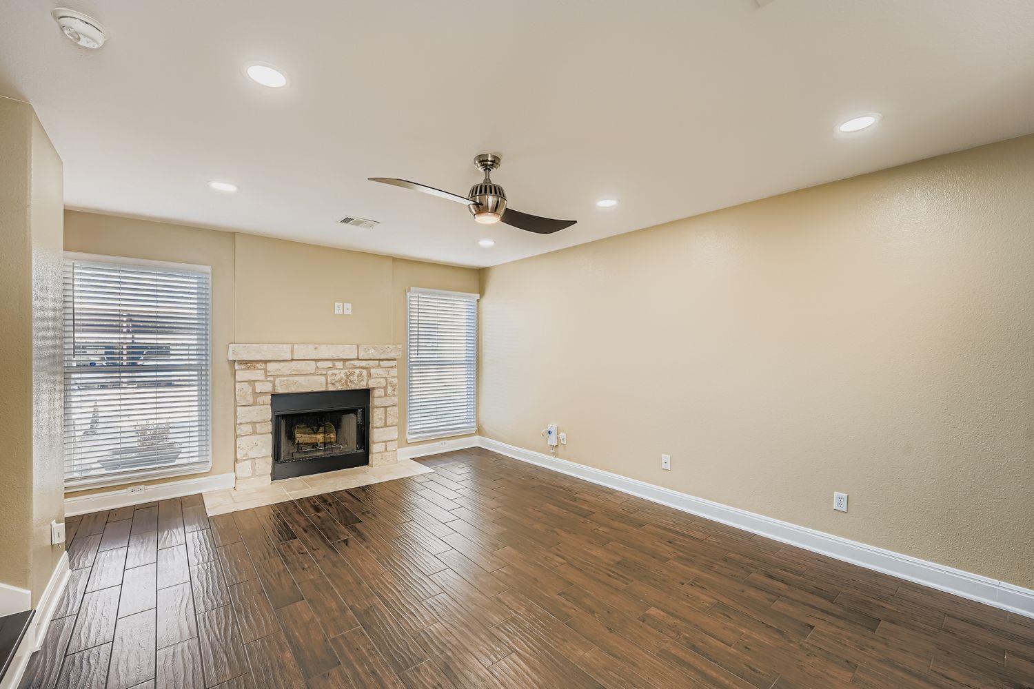 6900 E Riverside Dr #6 Property Photo 6