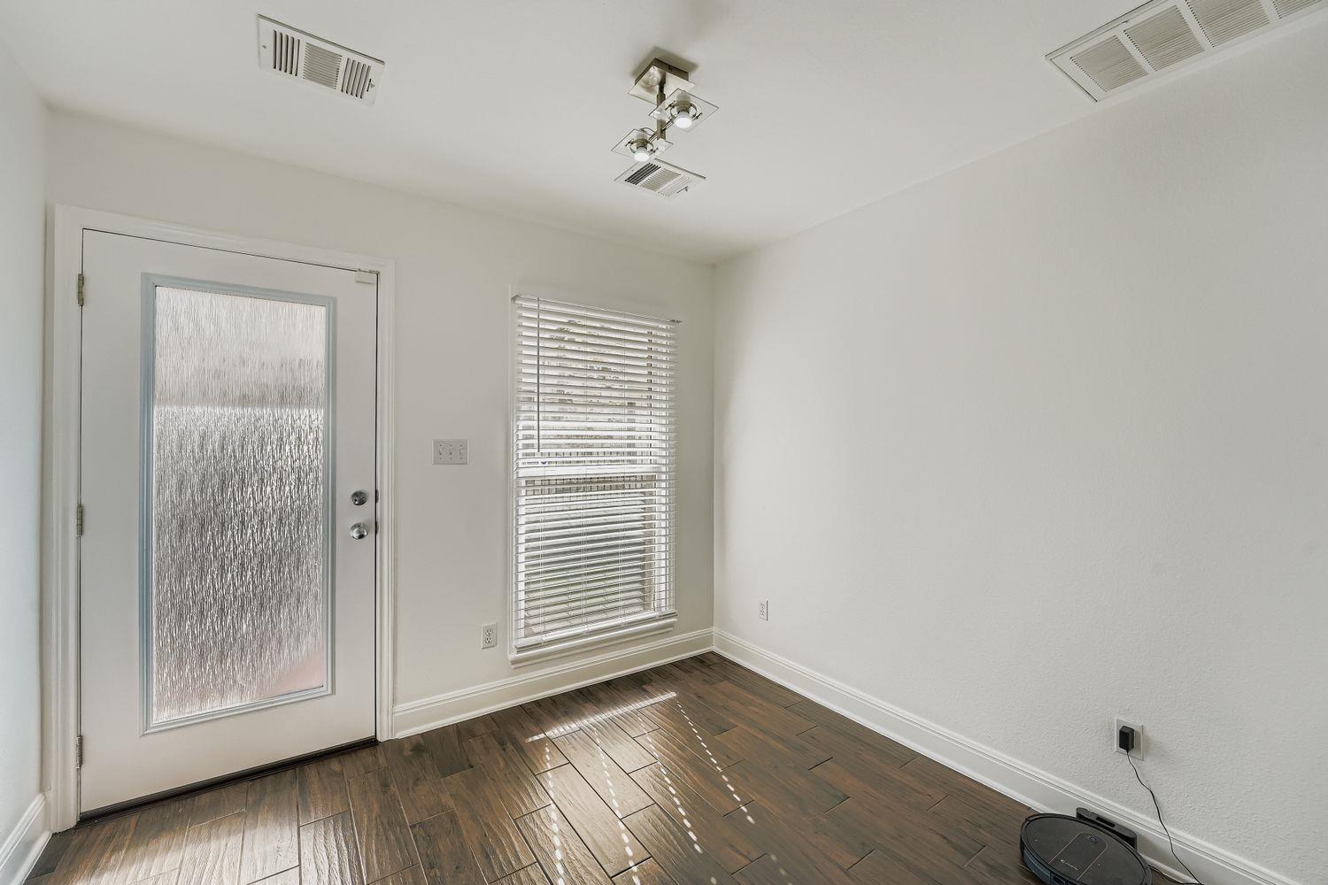 6900 E Riverside Dr #6 Property Photo 8