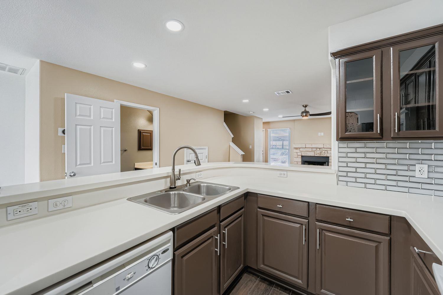 6900 E Riverside Dr #6 Property Photo 12